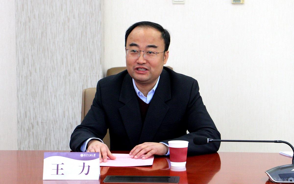 王校长1.jpg 王校长1.jpg
